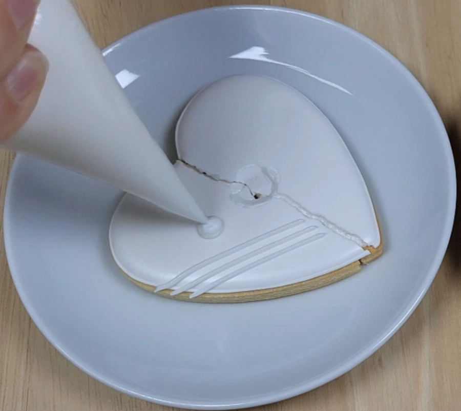 Adding light decorative icing details such as thin lines and dots