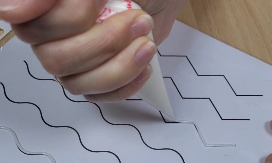 Practicing zigzag icing lines for movement control